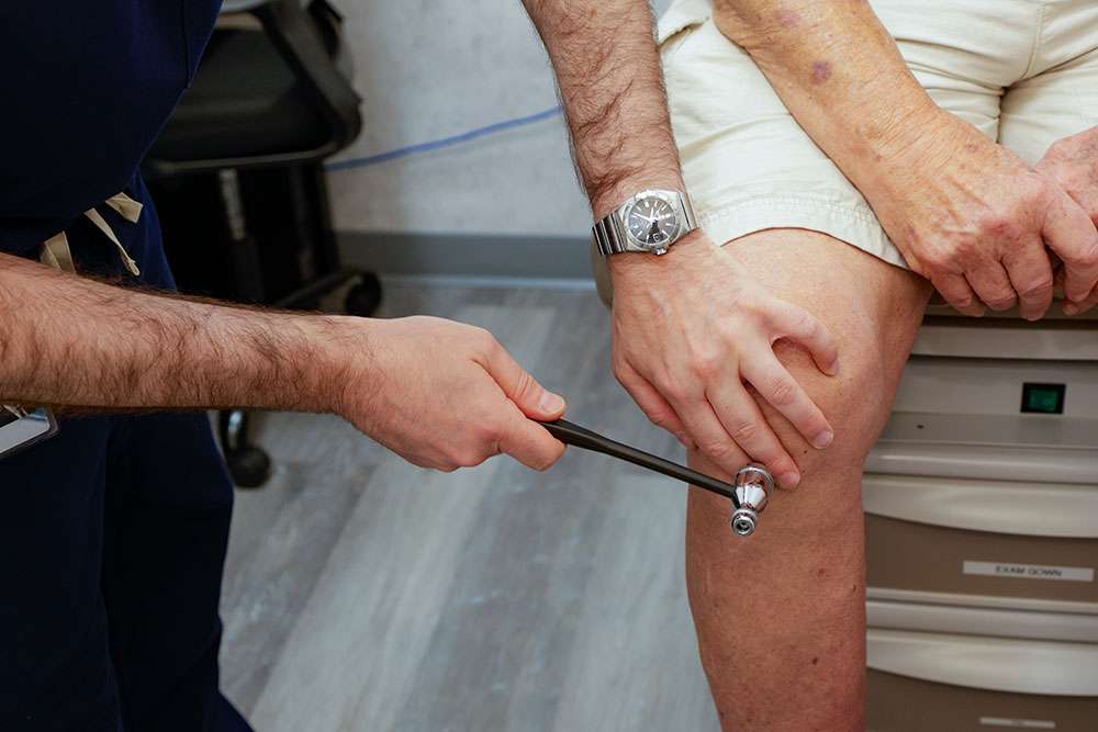 Dr. Kosharskyy, MD, diagnosing knee pain in New York City